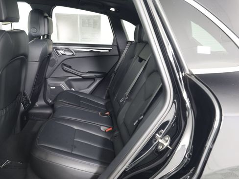 Certified 2023 Porsche Macan S AWD/4WD image 33