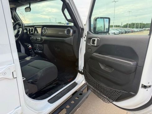Used 2018 Jeep Wrangler Unlimited Sahara w/ LED Lighting Group AWD/4WD image 23
