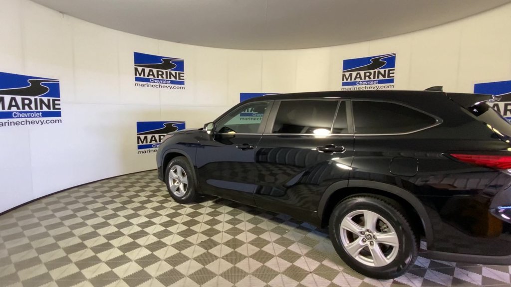 Used 2023 Toyota Highlander LE FWD image 8