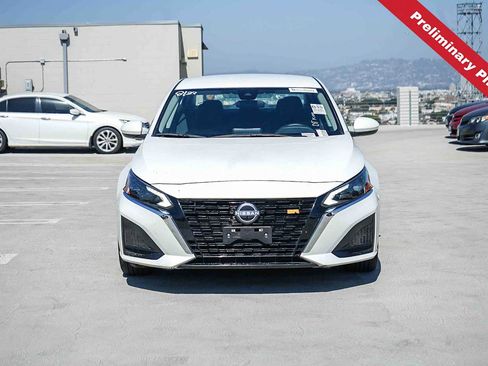 Used 2023 Nissan Altima 2.5 SV FWD image 2
