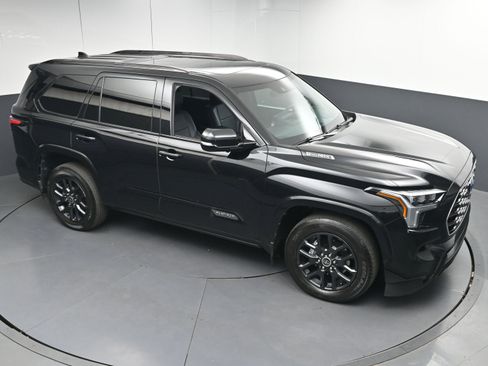 Used 2023 Toyota Sequoia Platinum image 42