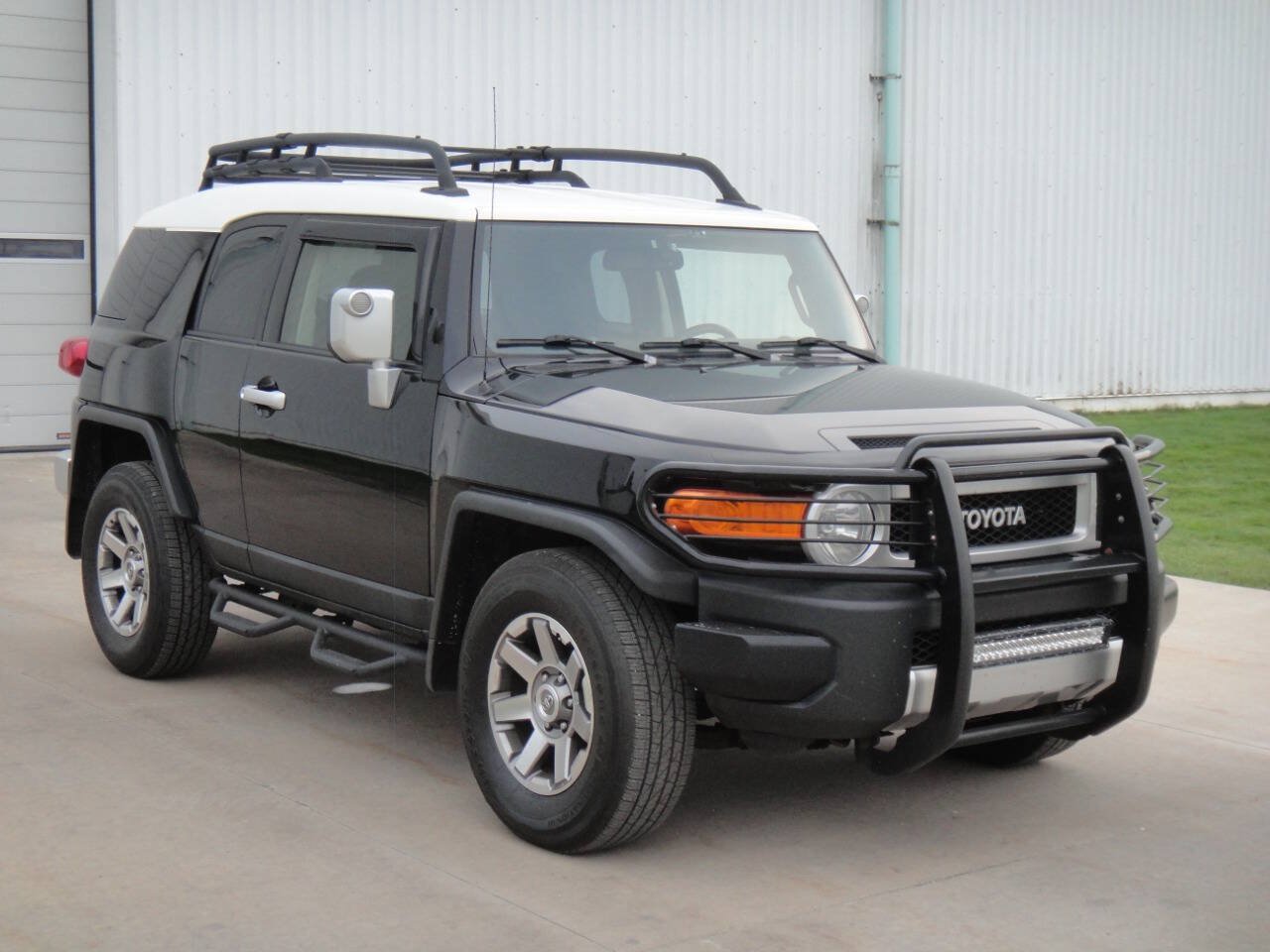 Used 2014 Toyota FJ Cruiser 2WD w/ Convenience Package image 8