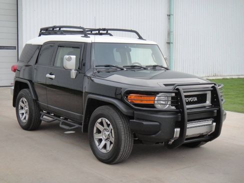Used 2014 Toyota FJ Cruiser 2WD w/ Convenience Package image 8