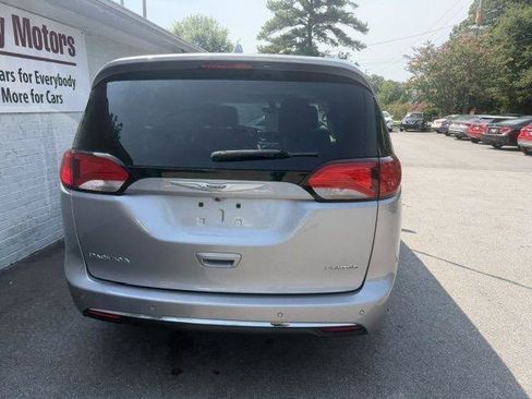 Used 2020 Chrysler Pacifica Limited FWD image 6