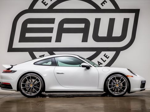 Used 2024 Porsche 911 Carrera RWD image 8