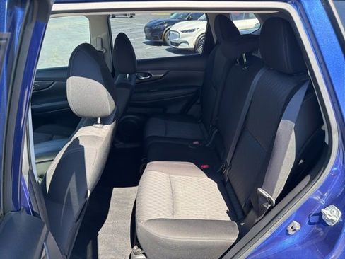 Used 2019 Nissan Rogue SV image 18