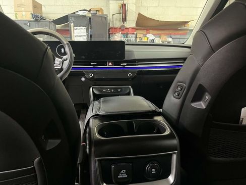 Used 2025 Kia Carnival SX Prestige image 14