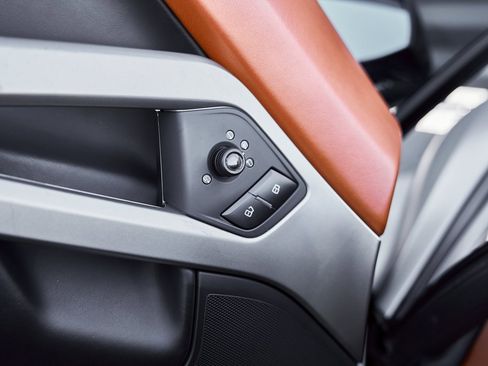 Used 2018 Lamborghini Aventador S image 42