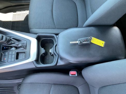 Used 2019 Toyota RAV4 LE w/ All Weather Liner Package AWD/4WD image 27