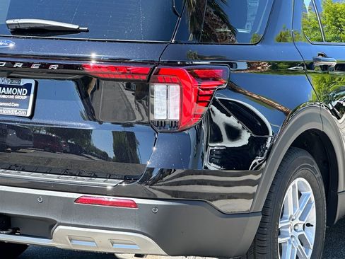 New 2026 Ford Explorer Active RWD image 8