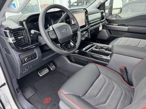 New 2026 Ford F250 Lariat w/ Black Appearance Package AWD/4WD image 9