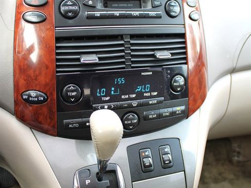 Used 2005 Toyota Sienna XLE image 27