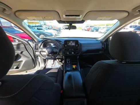 Used 2024 Nissan Pathfinder S image 25
