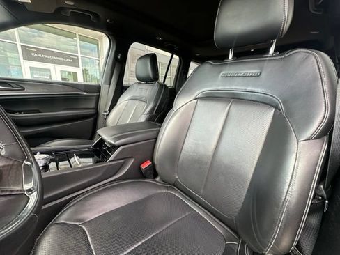 Used 2022 Jeep Grand Cherokee Overland AWD/4WD image 11