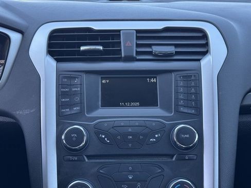 Used 2015 Ford Fusion SE w/ Equipment Group 201A image 3