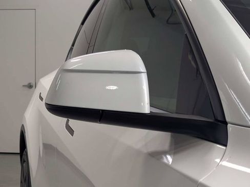 Used 2026 Tesla Model Y 2WD image 28