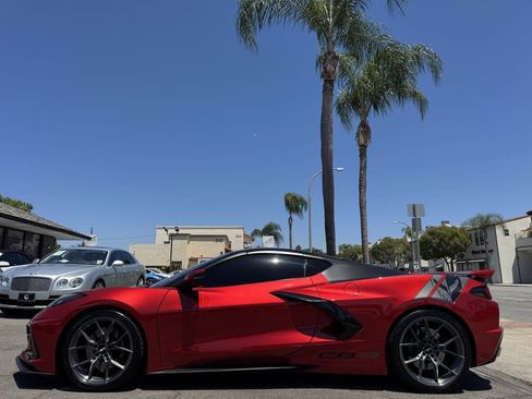 Used 2025 Chevrolet Corvette Stingray Preferred Cpe w/ Z51 Performance Package RWD image 2