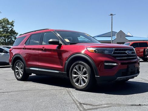 Certified 2022 Ford Explorer XLT w/ Equipment Group 202A RWD image 22