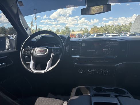 Used 2024 GMC Sierra 1500 SLE image 3
