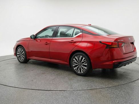 Used 2025 Nissan Altima 2.5 SV image 6