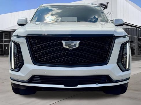 Used 2025 Cadillac Escalade Sport Platinum w/ LPO, ONYX Package AWD/4WD image 4