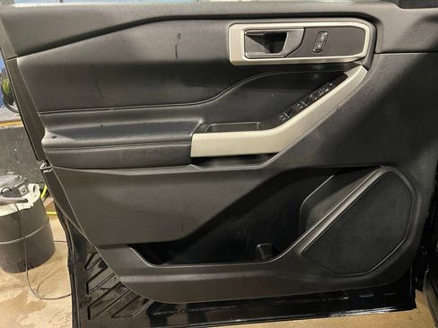 Used 2020 Ford Explorer XLT w/ Equipment Group 202A image 15