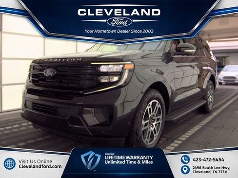 Used 2025 Ford Expedition Active AWD/4WD image 1