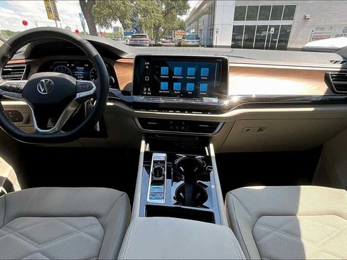 New 2026 Volkswagen Atlas SE image 5