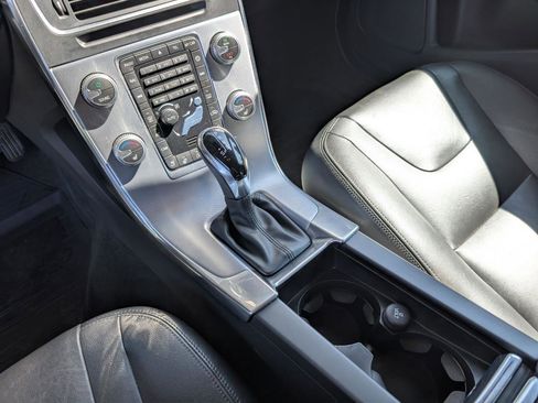 Used 2018 Volvo V60 T5 Cross Country w/ Convenience Package image 20