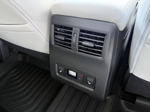 Used 2025 Mitsubishi Outlander SEL Plug-In Hybrid AWD/4WD image 40