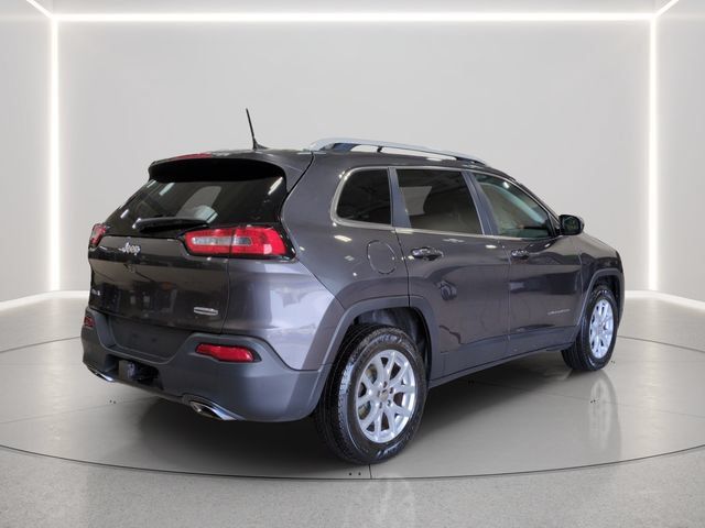 Used 2016 Jeep Cherokee Latitude w/ Cold Weather Group AWD/4WD image 5