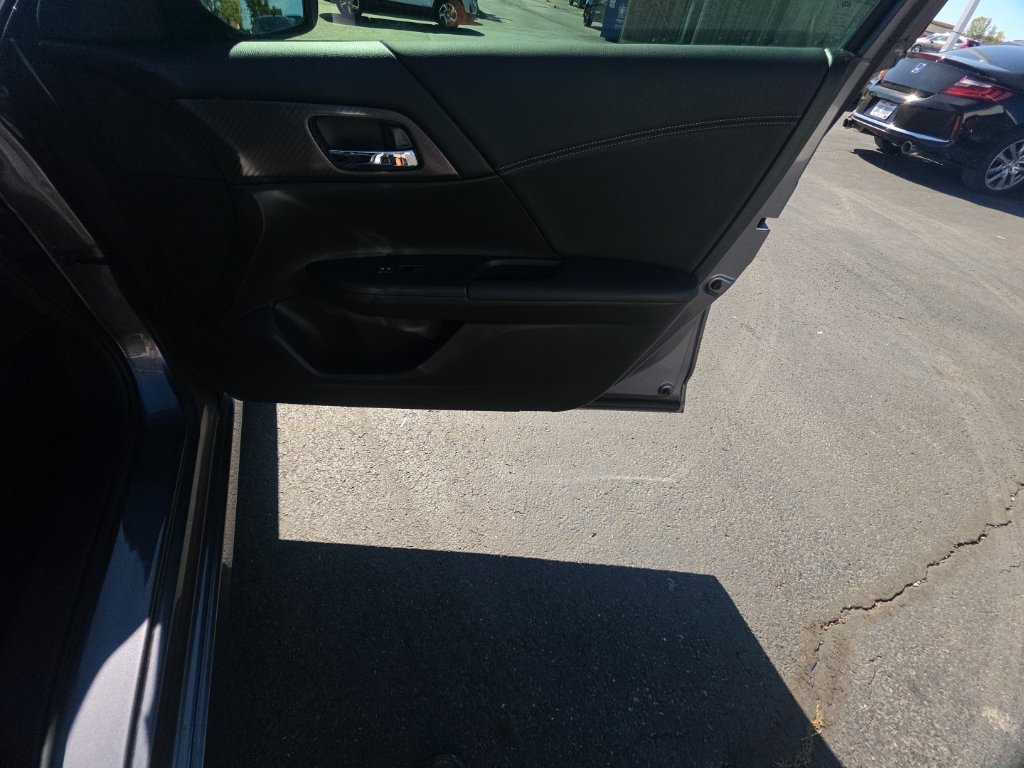 Used 2017 Honda Accord Sport image 30