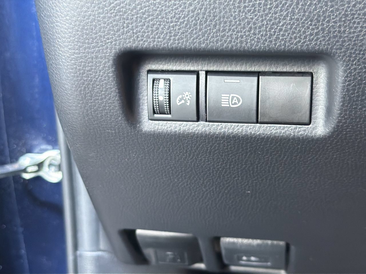 Used 2021 Toyota RAV4 XLE FWD image 20