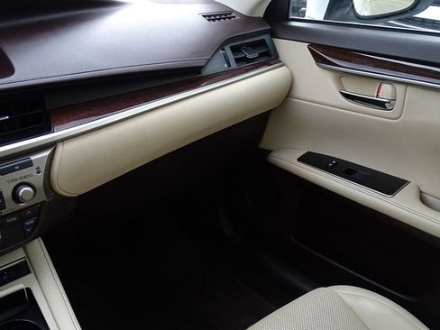 Used 2018 Lexus ES 350 w/ Premier Package FWD image 40