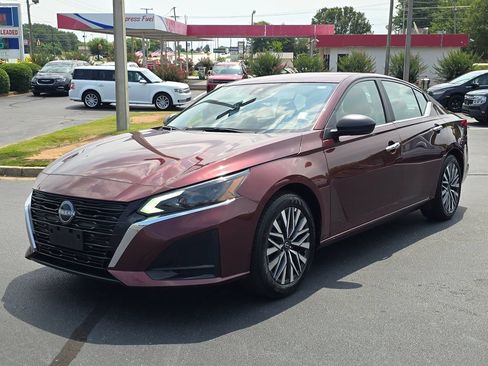 Used 2025 Nissan Altima 2.5 SV FWD image 7