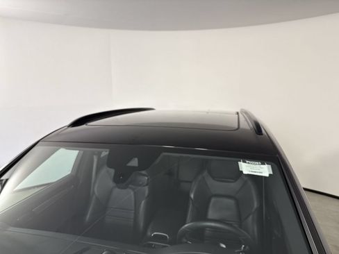 Certified 2023 Porsche Cayenne Platinum Edition AWD/4WD image 17