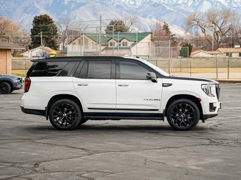 Used 2021 GMC Yukon SLT w/ Rear Media and Nav Package image 4