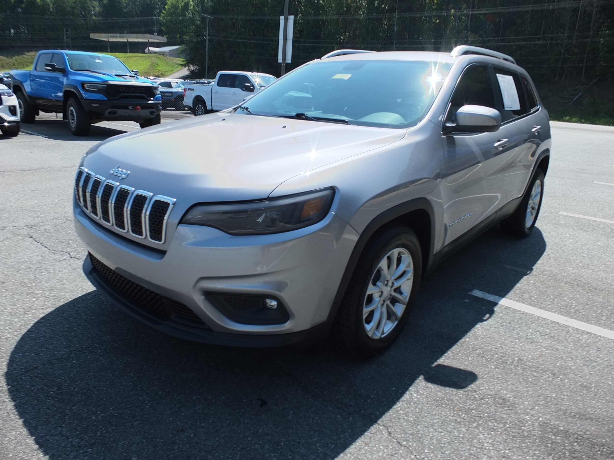Used 2019 Jeep Cherokee Latitude w/ Popular Appearance Group FWD image 7