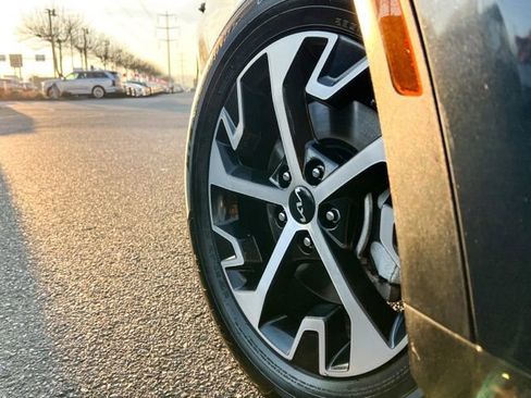 Used 2023 Kia Sportage EX image 2