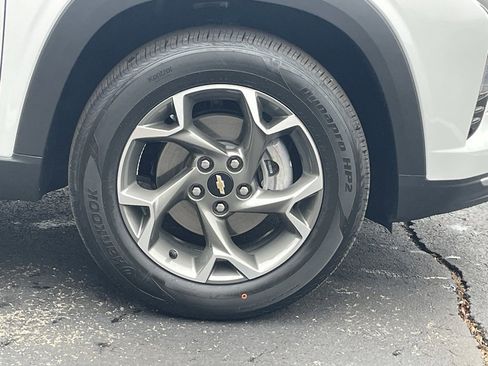 Used 2026 Chevrolet Trax LT image 9