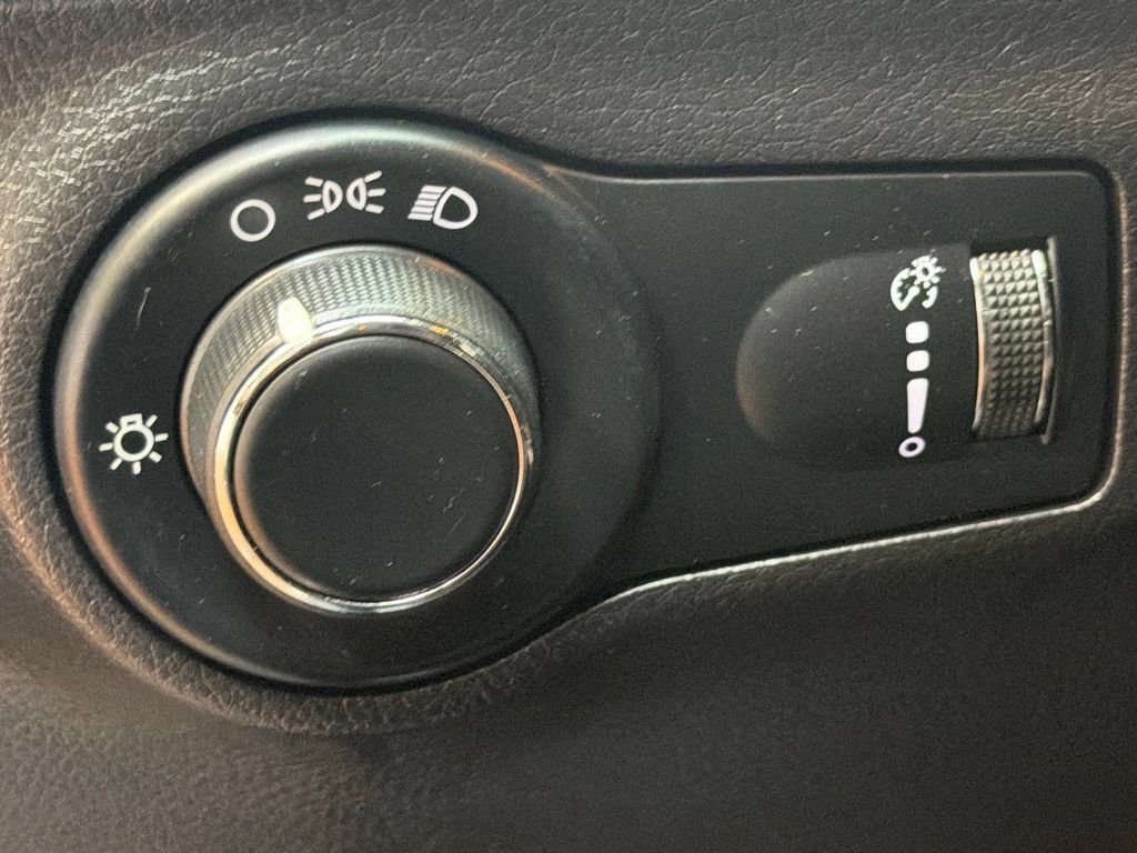Used 2020 Jeep Compass Sport w/ Cold Weather Group FWD image 23