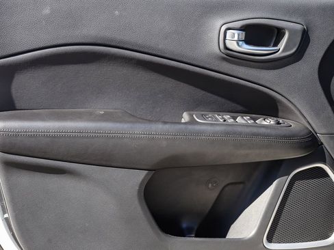 Used 2021 Jeep Compass Latitude image 19