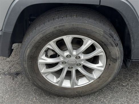 Certified 2022 Jeep Cherokee Latitude Lux image 12