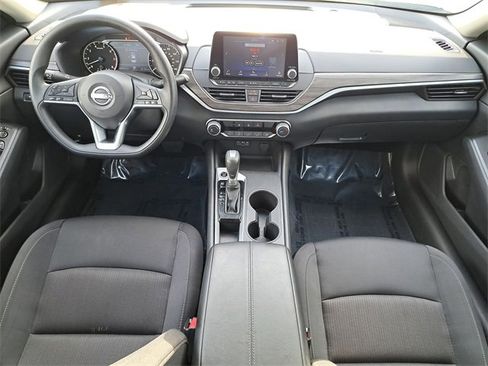 Used 2025 Nissan Altima 2.5 SV image 14