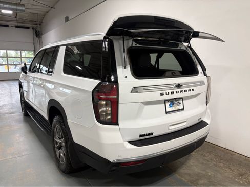 Used 2024 Chevrolet Suburban LT w/ LT Signature Package AWD/4WD image 4