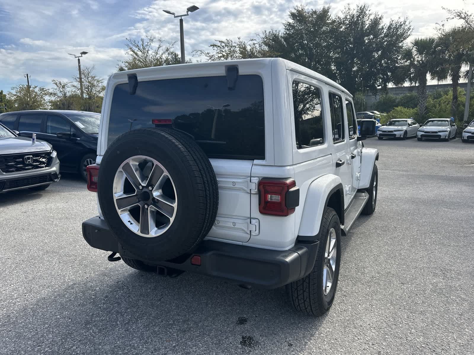 Used 2021 Jeep Wrangler Unlimited Sahara AWD/4WD image 6