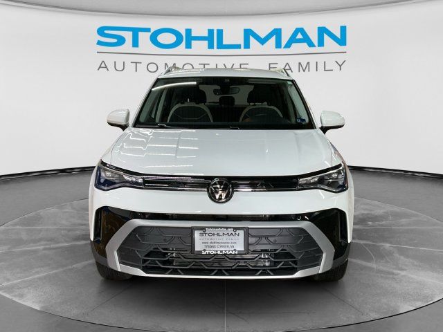 Used 2026 Volkswagen Taos SE AWD/4WD image 2