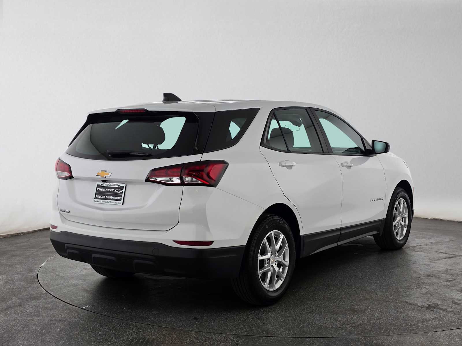 Used 2023 Chevrolet Equinox LS FWD image 3