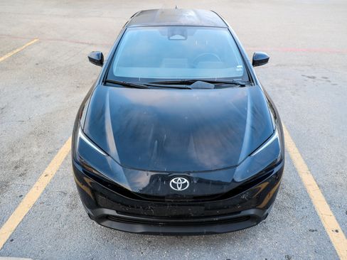 Used 2025 Toyota Prius LE FWD image 5