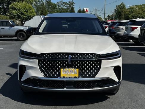 Certified 2024 Lincoln Nautilus Premier AWD/4WD image 2